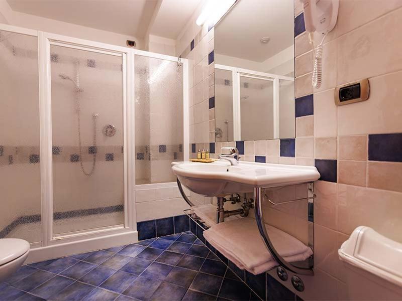 Superior Double Room image 4