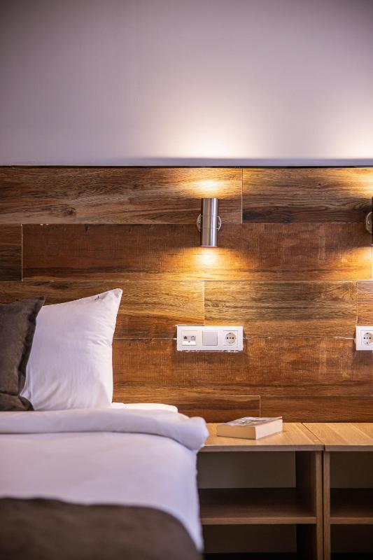 Superior Triple Room image 2