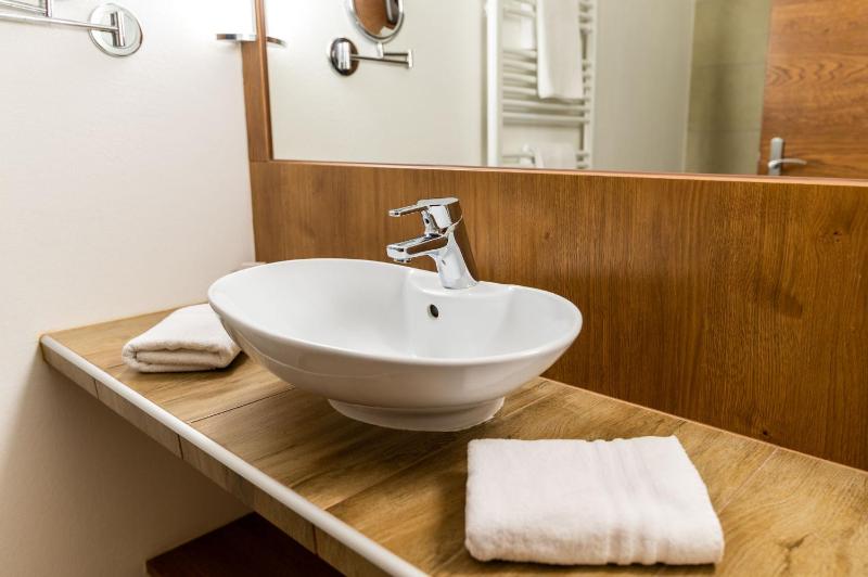 Superior Double Room with Balcony and Mountain View image 2