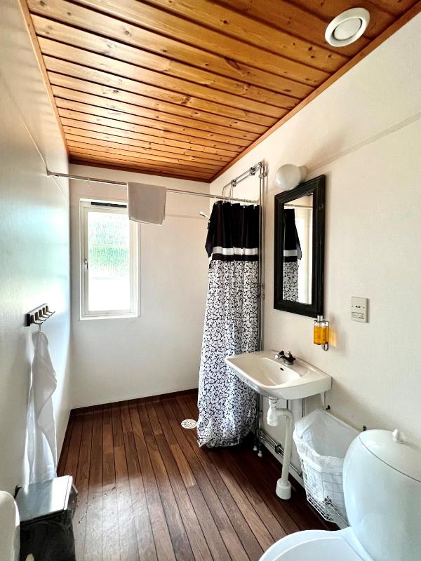 Twin Room with Shared Bathroom image 2
