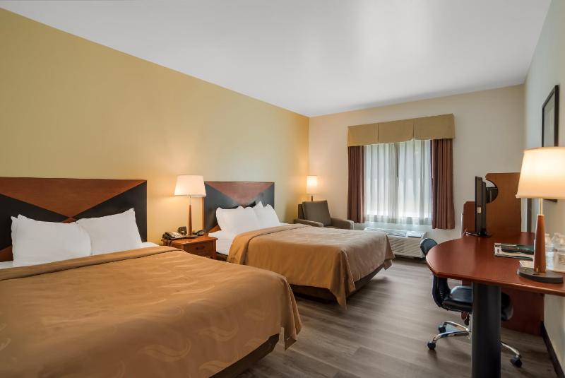 Queen Room with Two Queen Beds - Non-Smoking image 2