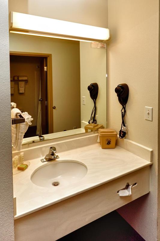 Superior Queen Room with Three Queen Beds - Non-Smoking image 3