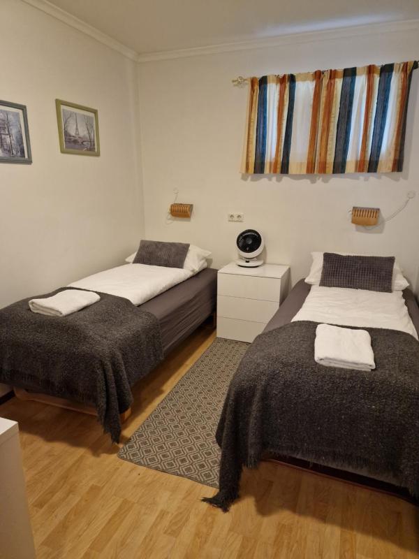 Small Twin Room image 1