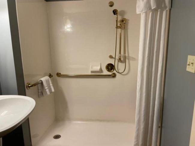 Double Room - Disability Access image 3