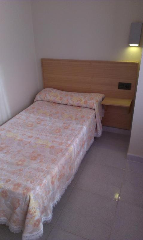Hostal Bisbal ONLY ADULTS NO AC - image 6
