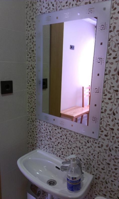 Single Room with Private Bathroom image 2