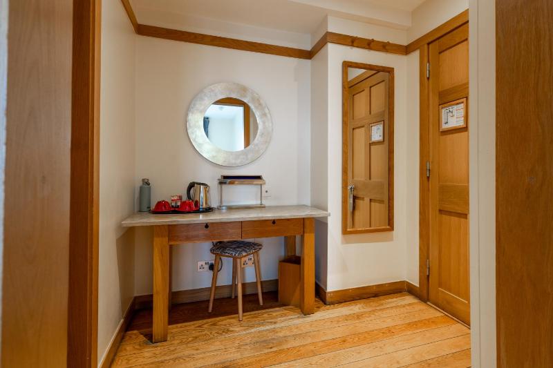 Double or Twin Room image 4