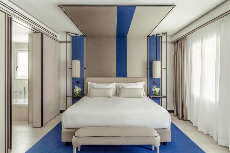 Junior Suite with Marina View with Extra Bed (2 Adults + 1 Child) image 2
