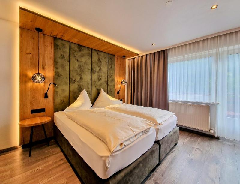 Deluxe Double Room image 1