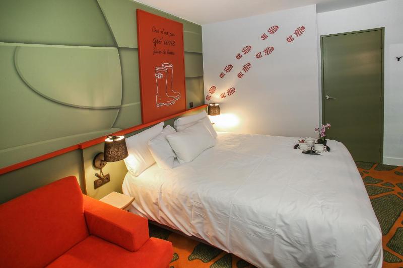 Standard Double Room with Sofa image 4