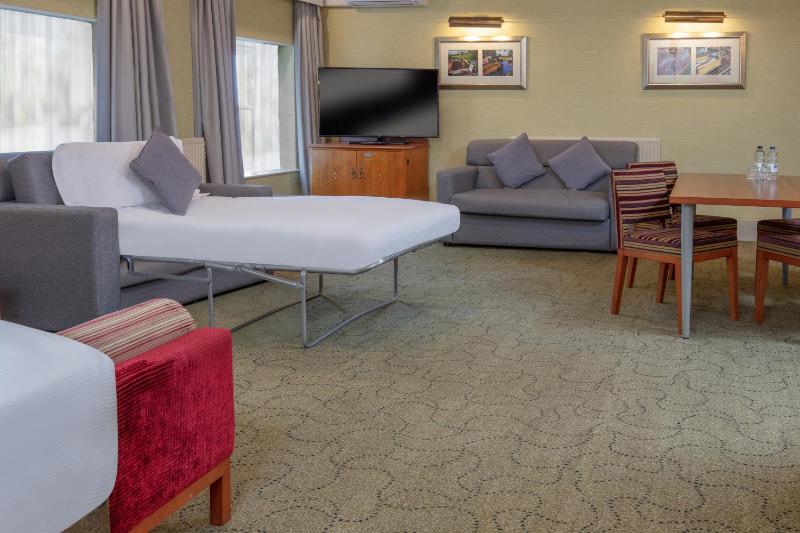 Superior Family Room image 2