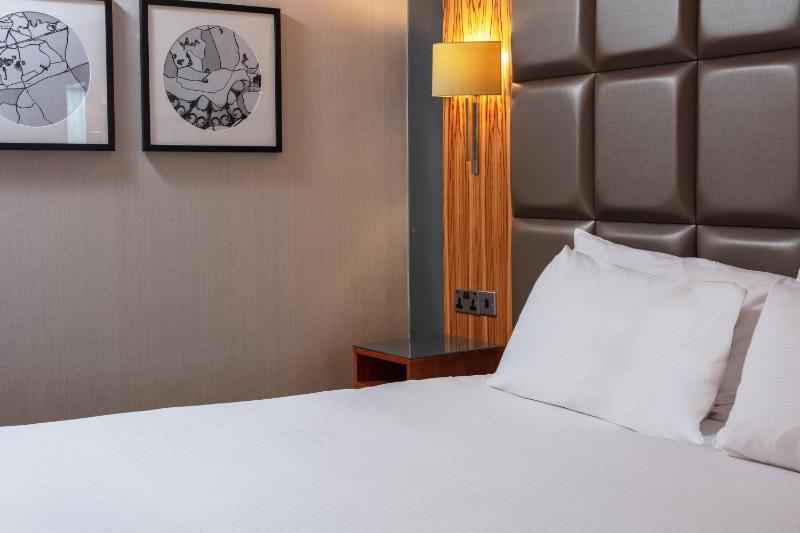 Superior King Room image 3