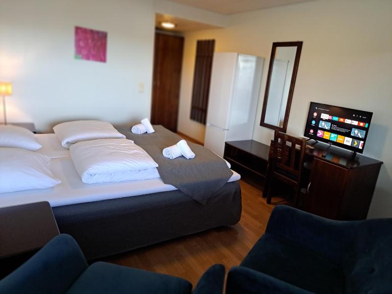 Twin Room image 3