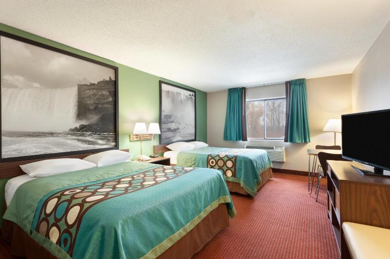 Queen Room with Two Queen Beds - Non-Smoking image 2