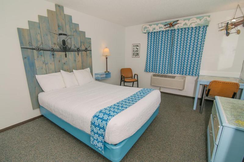 Queen Room image 2