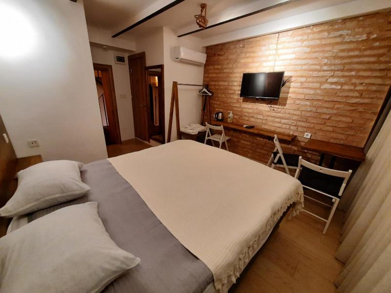 Deluxe Double Room image 2
