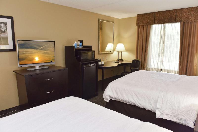 Room with Two Queen Beds - Non-Smoking image 4