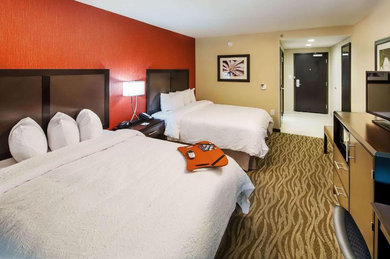 Room with Two Queen Beds - Non-Smoking image 3