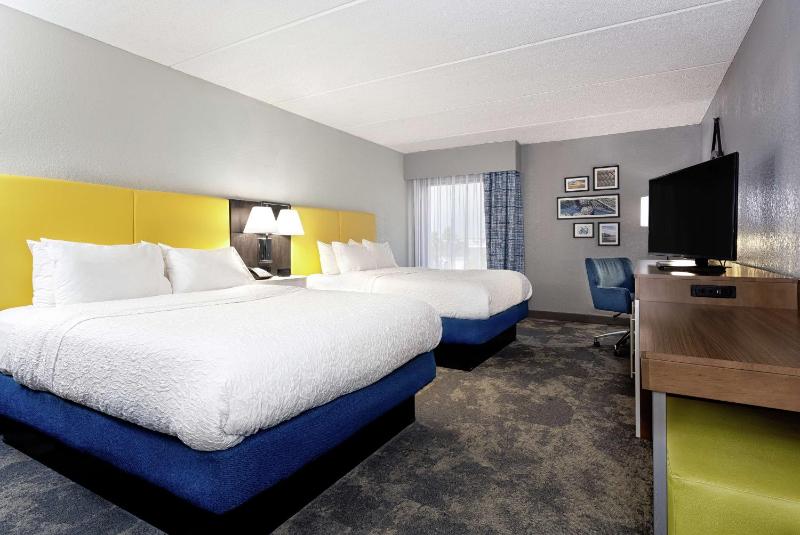 Queen Room with Two Queen Beds - Hearing Access/Non-Smoking image 3