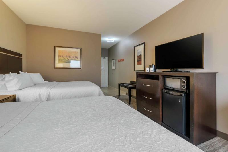 Room with Two Queen Beds - Non-Smoking image 3