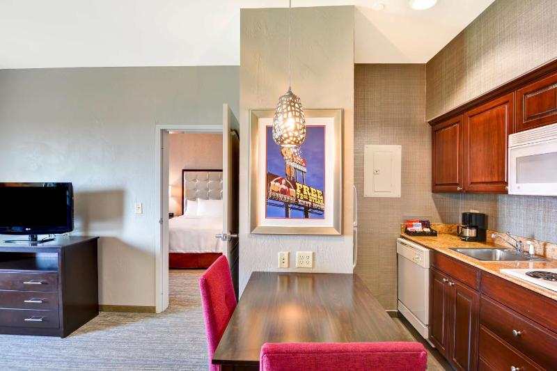 One-Bedroom King Suite - Non-Smoking image 3