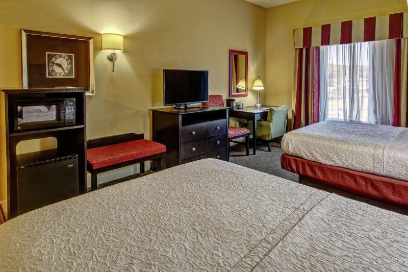 Room with Two Queen Beds - Non-Smoking image 3
