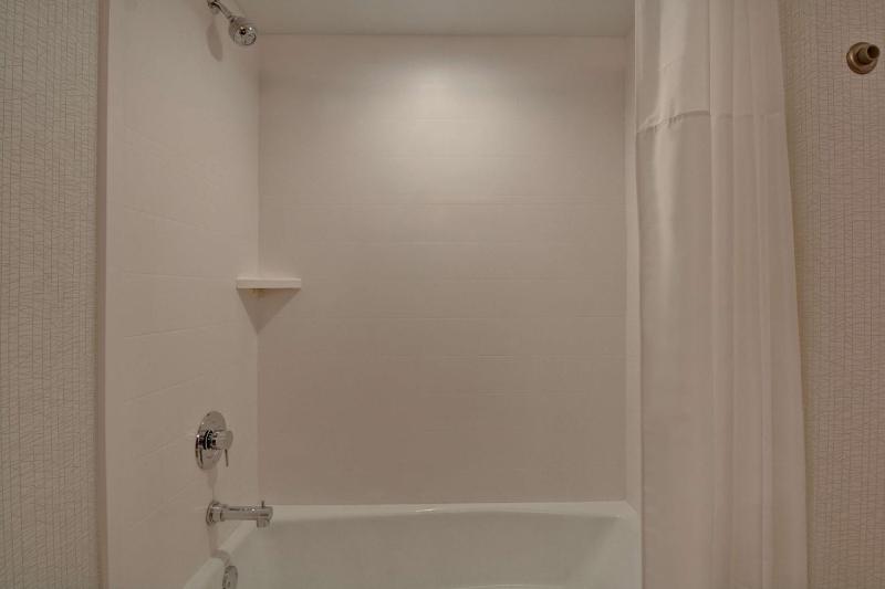 Room with Two Queen Beds - Non-Smoking image 2