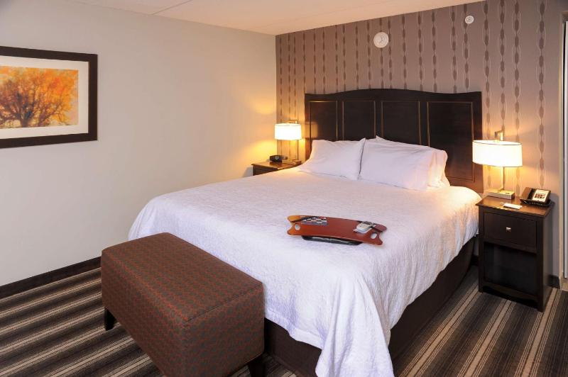King Room with King Bed - Non-Smoking image 1