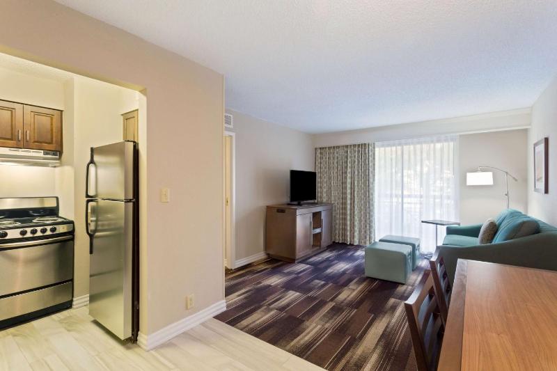 One-Bedroom King Suite with Balcony and Kitchen image 1