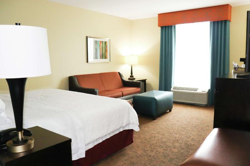 King Room with Sofa Bed - Non-Smoking image 2