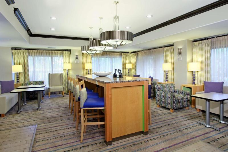 Hampton Inn Austin-South/Airport Area - image 2