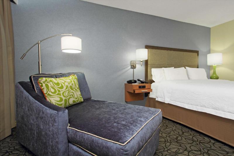 King Room with King Bed - Non-Smoking image 3