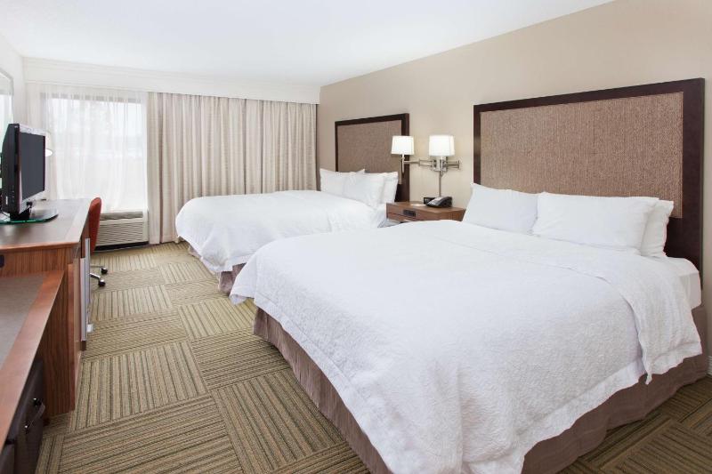 Room with Two Queen Beds - Non-Smoking image 4