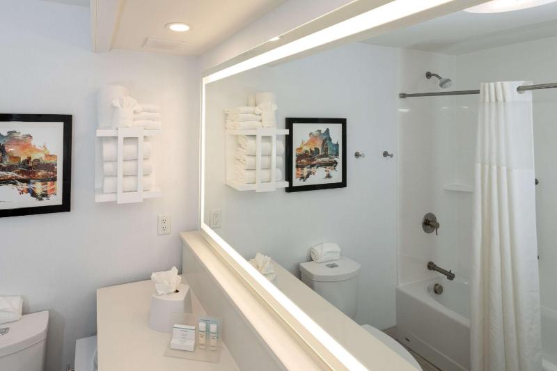 Double Room - Non-Smoking  image 3