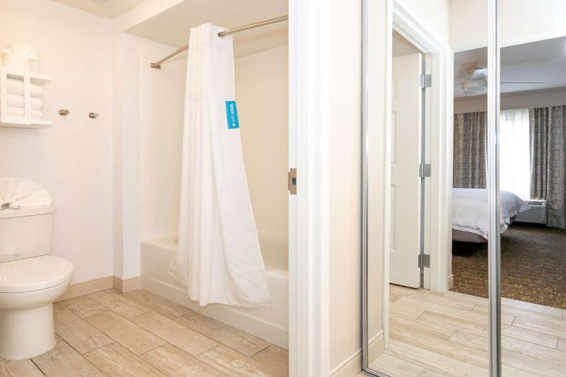 Non-Smoking King Suite with Kitchen image 4