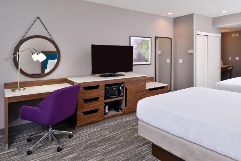 Room with Two Queen Beds - Non-Smoking image 4