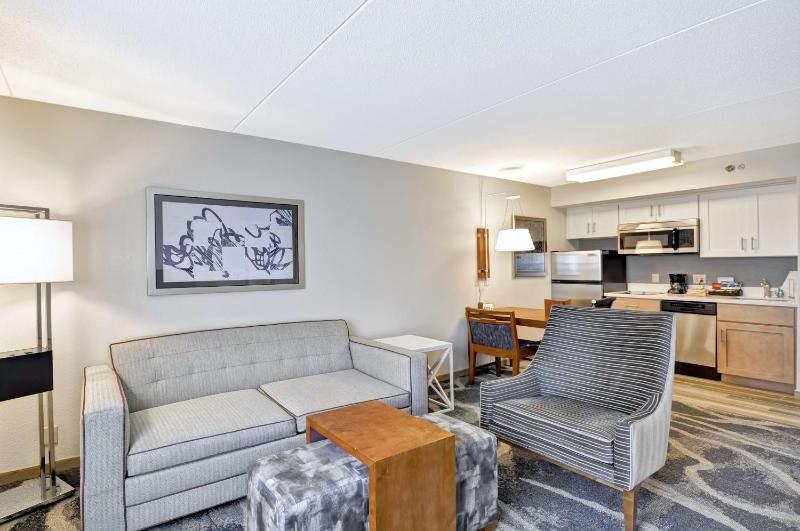 One-Bedroom Queen Suite - Non-Smoking image 1