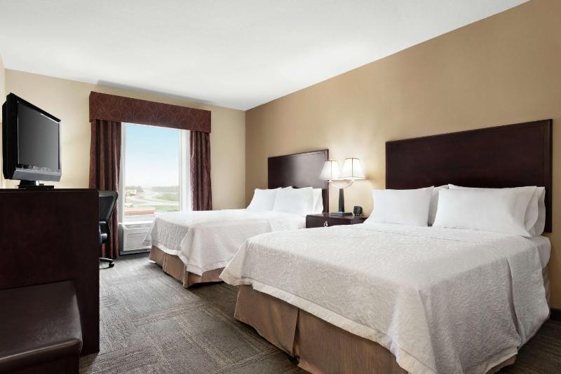 Room with Two Queen Beds - Non-Smoking image 3