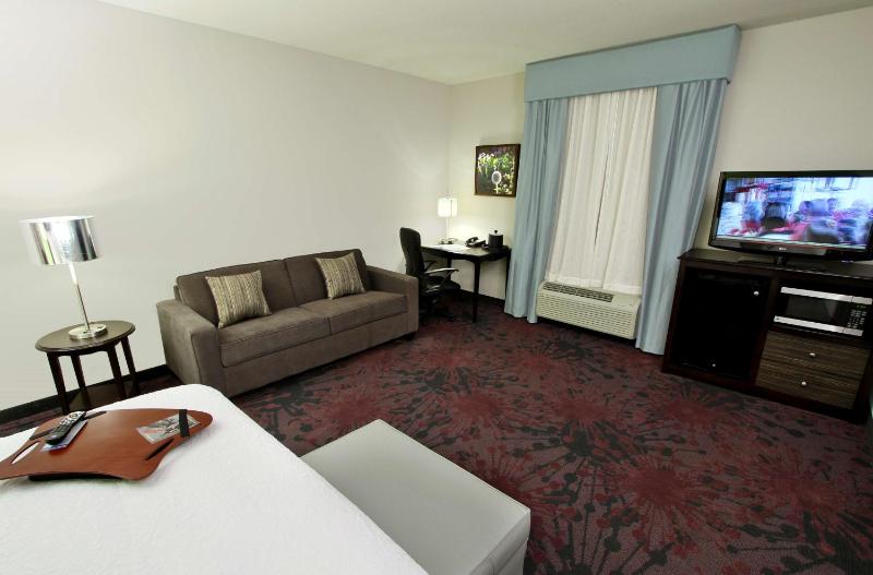 King Room with King Bed - Non-Smoking image 3