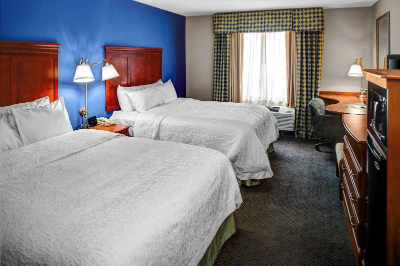 Room with Two Queen Beds - Non-Smoking image 3