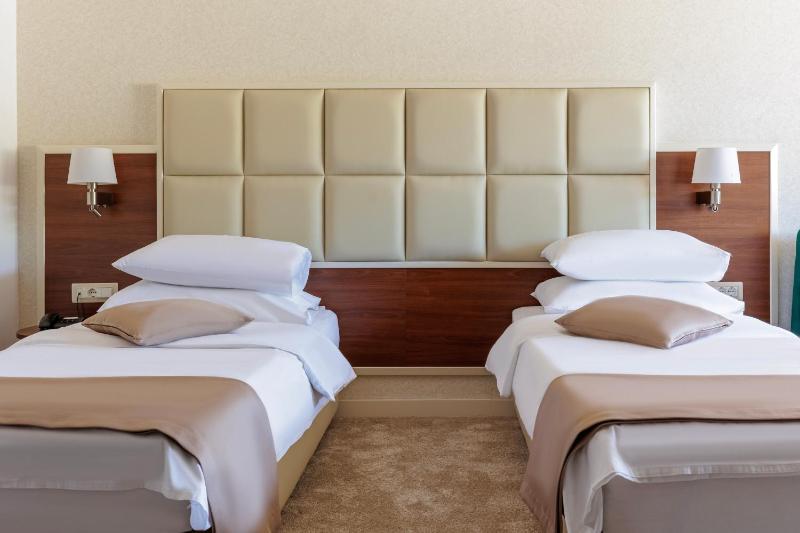 Double or Twin Room with Balcony image 3