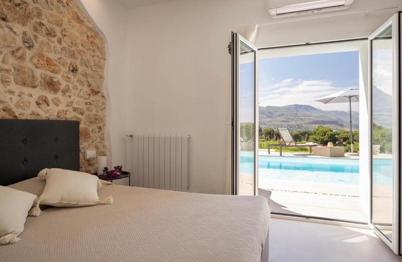 Curina Luxury Villa - Panoramic Pool Villa near Scopello - image 23