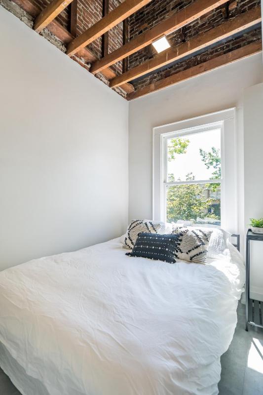 One-Bedroom Apartment image 4