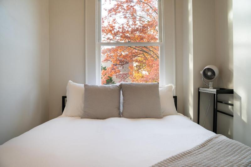 One-Bedroom Apartment image 2