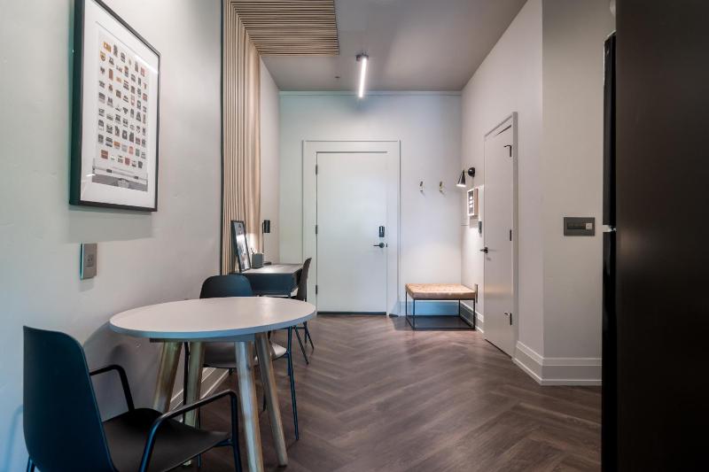 One-Bedroom Apartment image 2