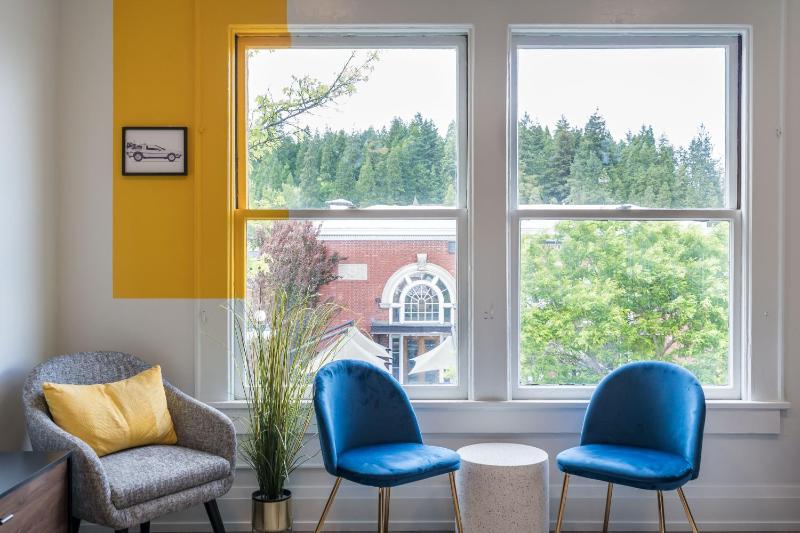 One-Bedroom Apartment image 2