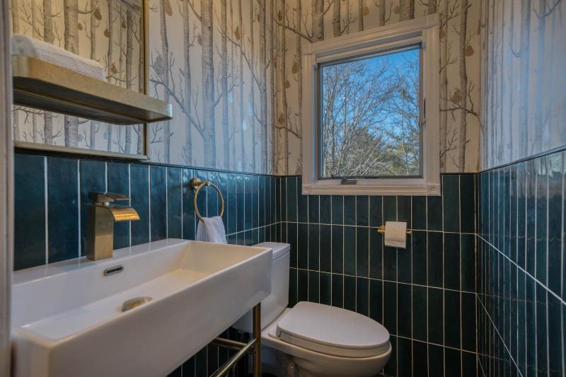 Deluxe Suite with Spa Bath image 3