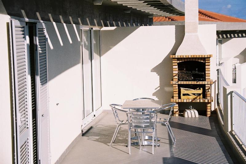 One-Bedroom Apartment with Barbecue image 2