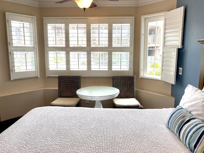 Standard Queen Room with Two Queen Beds image 3