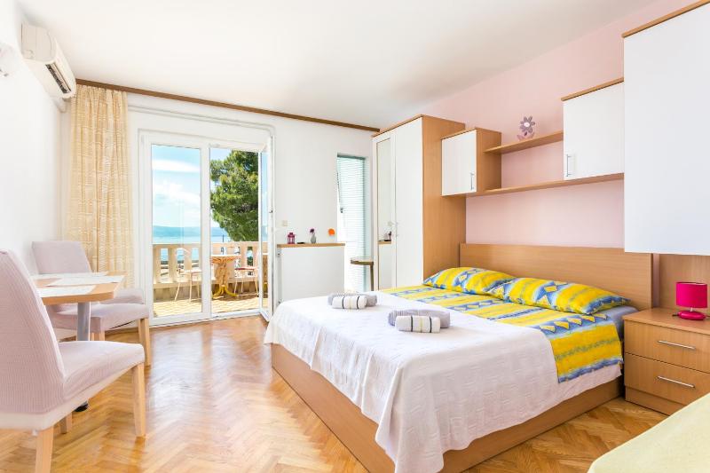Apartments by the sea Brela Makarska - 18356 - image 25